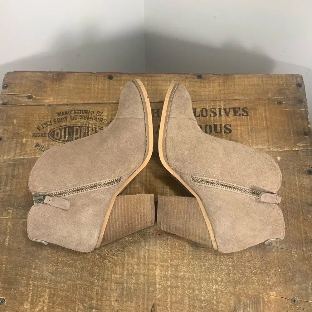 Susina‎ Women’s Size 4 Blakely Tan Suede Ankle Boots / Booties